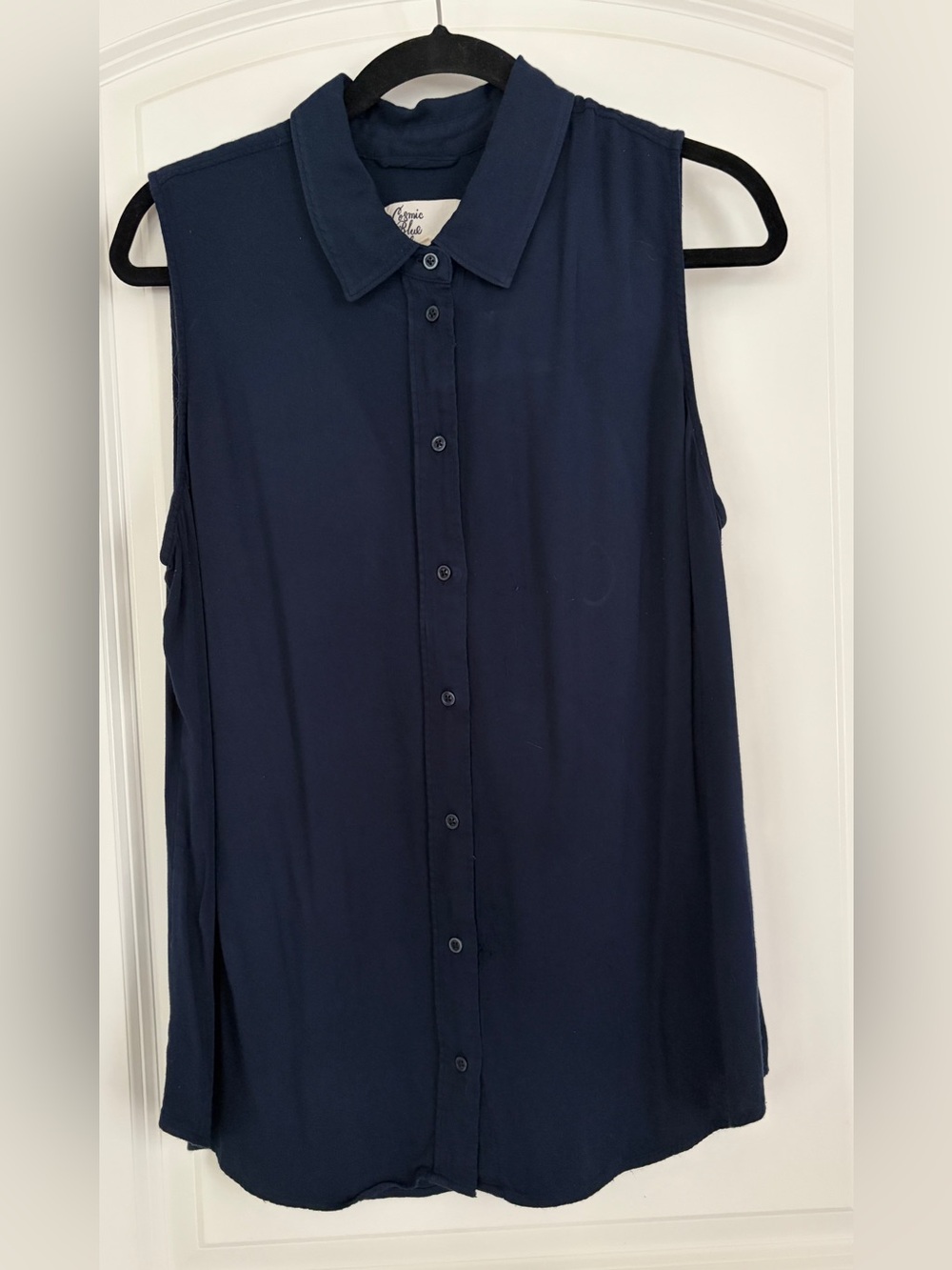 Everyday Sleeveless Button-Down Shirt in Navy